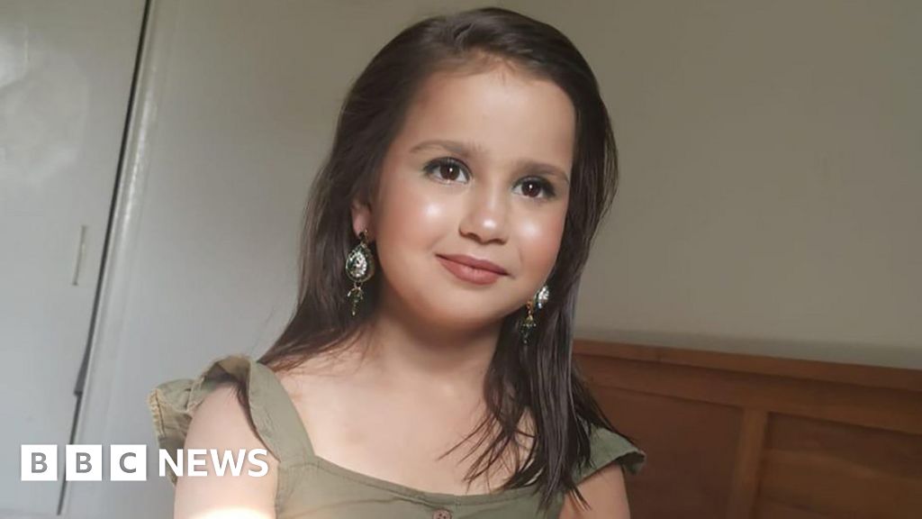 Sarah Sharif: Otec je mezi třemi obviněnými ze zabití dívky