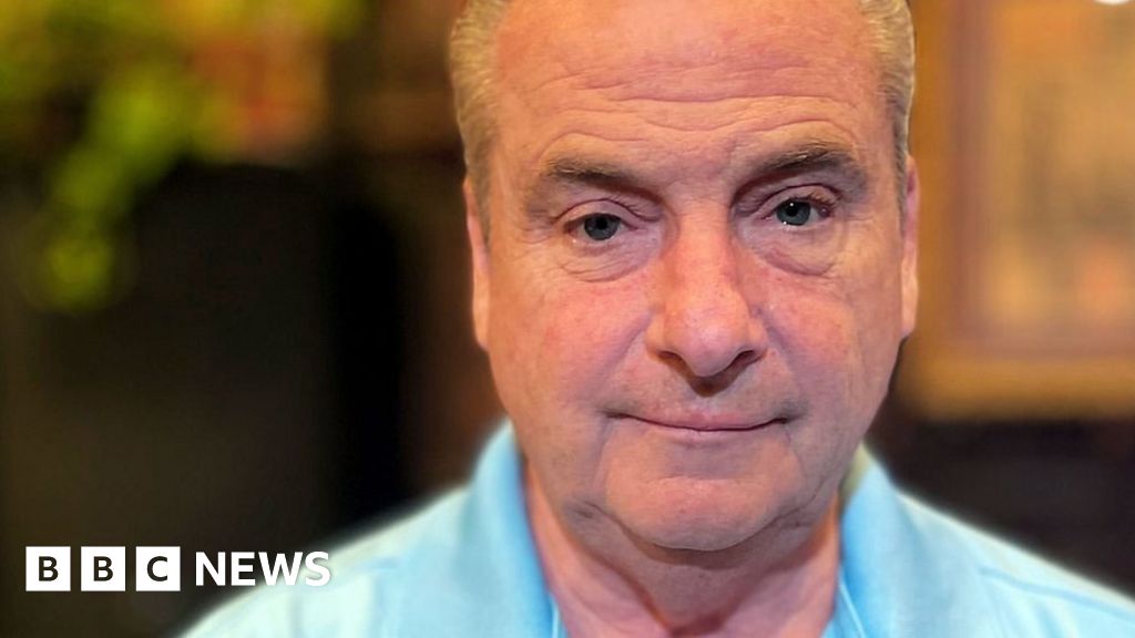 CEO Secrets: Hard Rock Cafe boss on the shift he'll never forget - BBC News