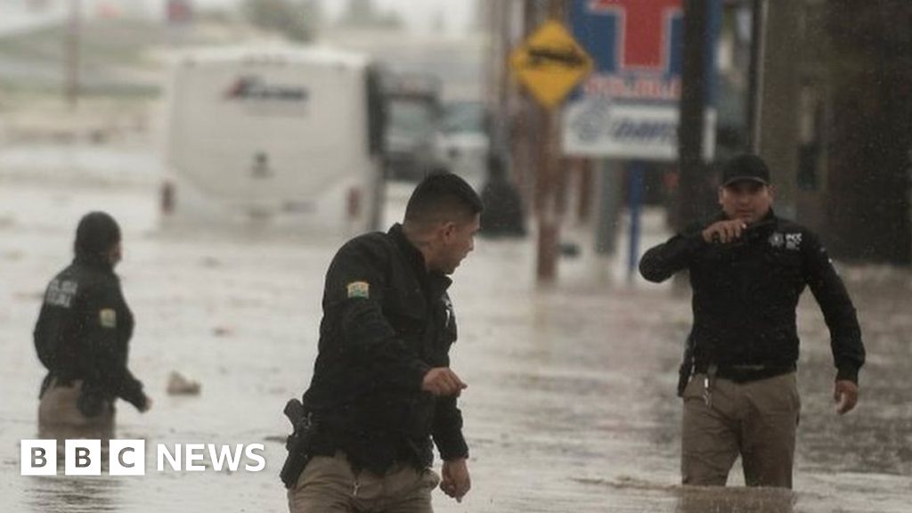 Mexico Flooding: Tropical Depression Hanna Drenches North - BBC News