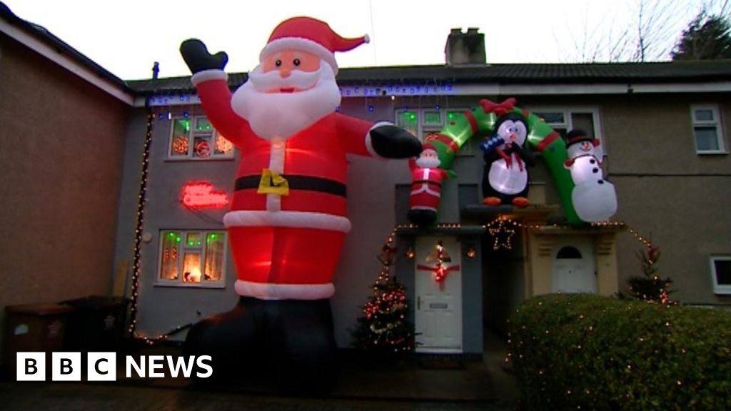 Christmas Mad Woman Installs Giant Santa In Swadlincote Bbc News