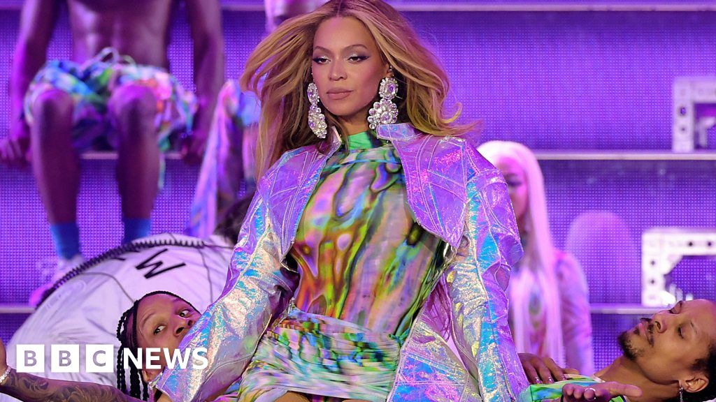 Beyoncé Thousands of fans in Wales for Cardiff gig BBC News