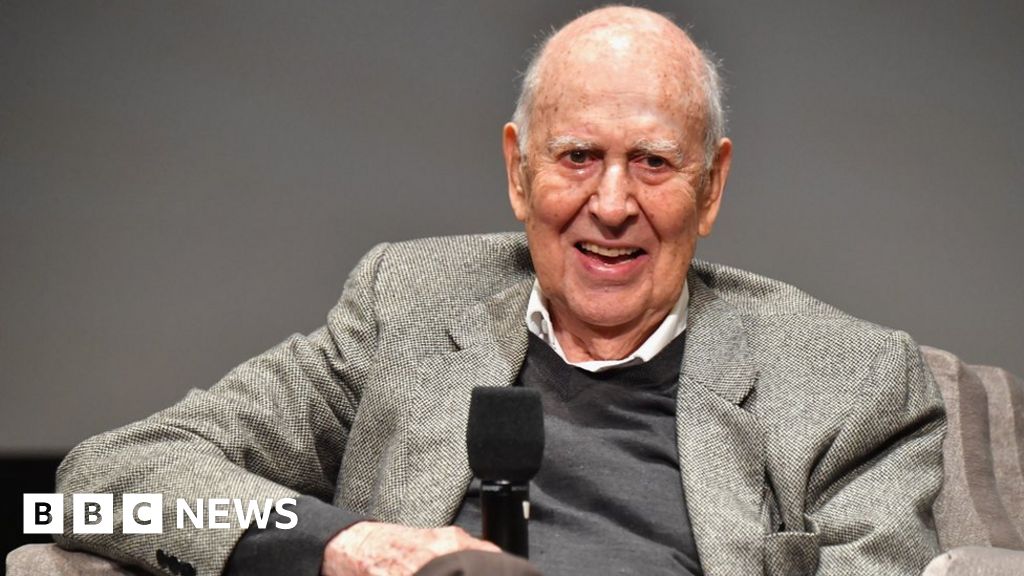 Carl Reiner: US comedy star dies at 98