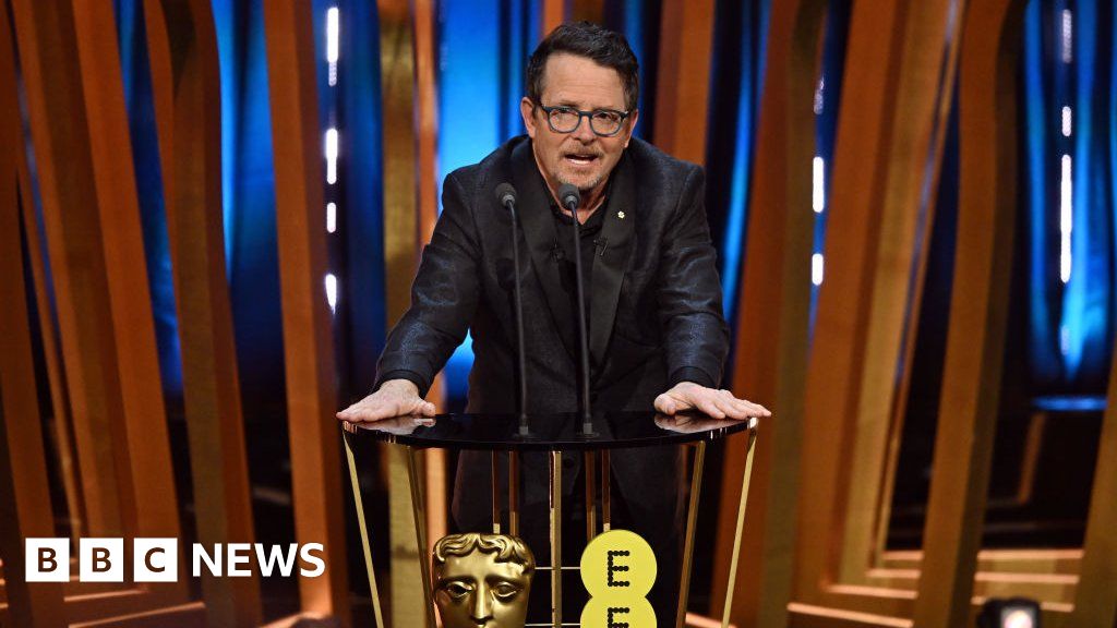 Michael J Fox bringt die Leute mit seinem Überraschungsauftritt bei den BAFTAs zum Weinen