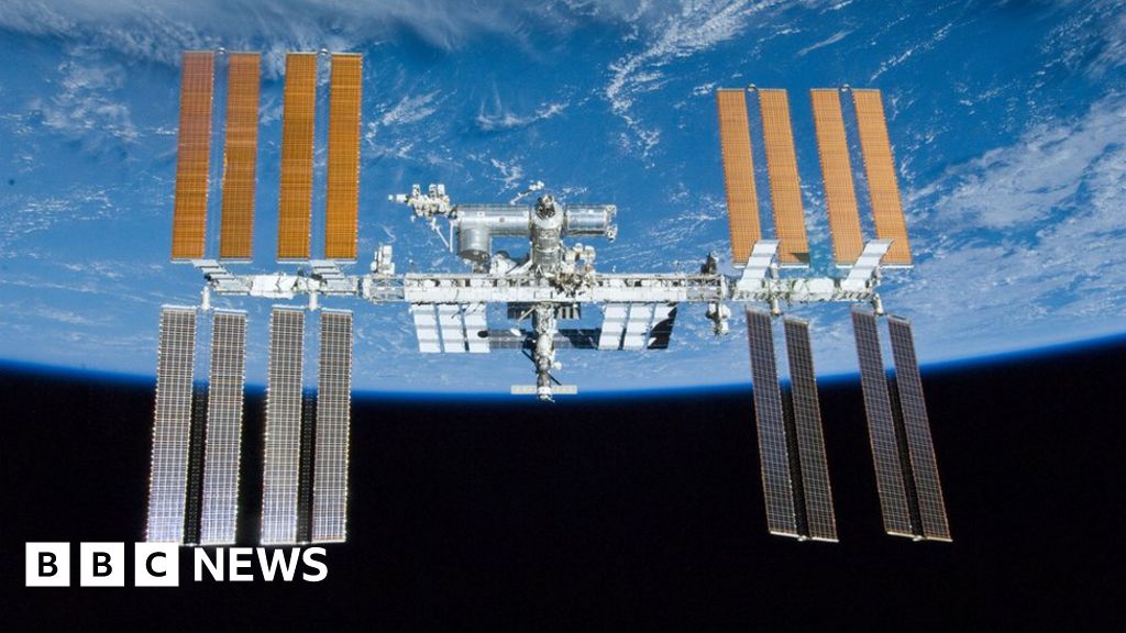 Space station crew woken up to hunt for air leak