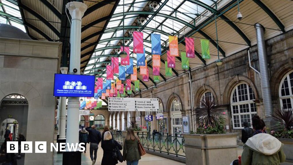 hull-station-plays-classical-music-in-bid-to-cut-crime-bbc-news