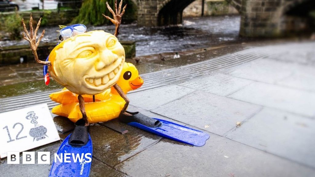 Hebden Bridge pumpkin festival: Crowds carve a path despite rain