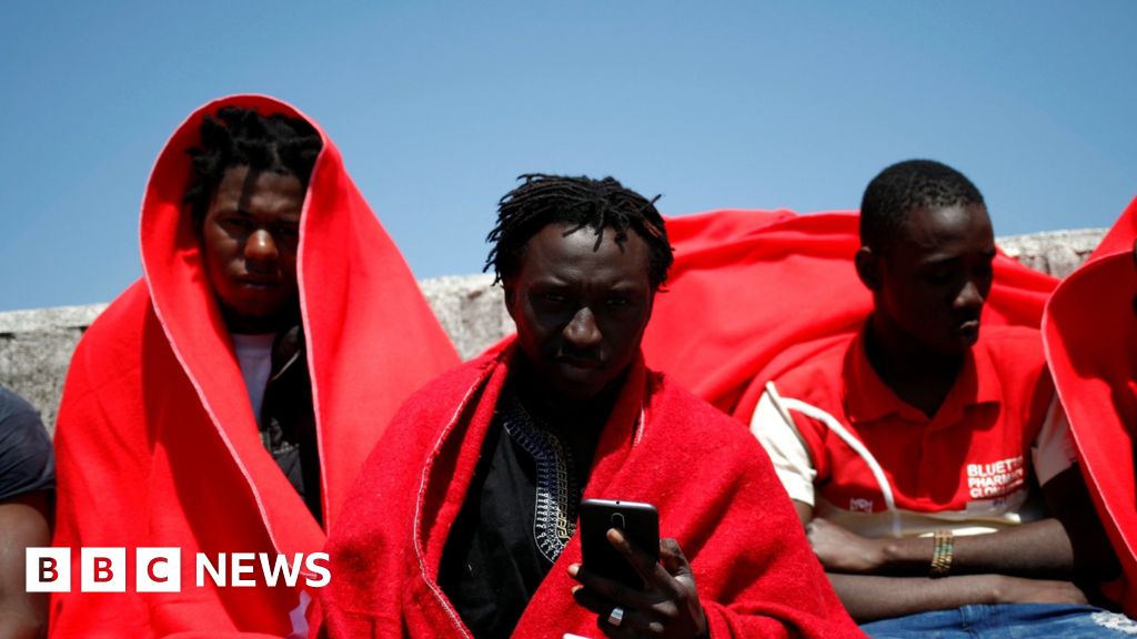 Migrant crisis: EU leaders plan secure migrant centres