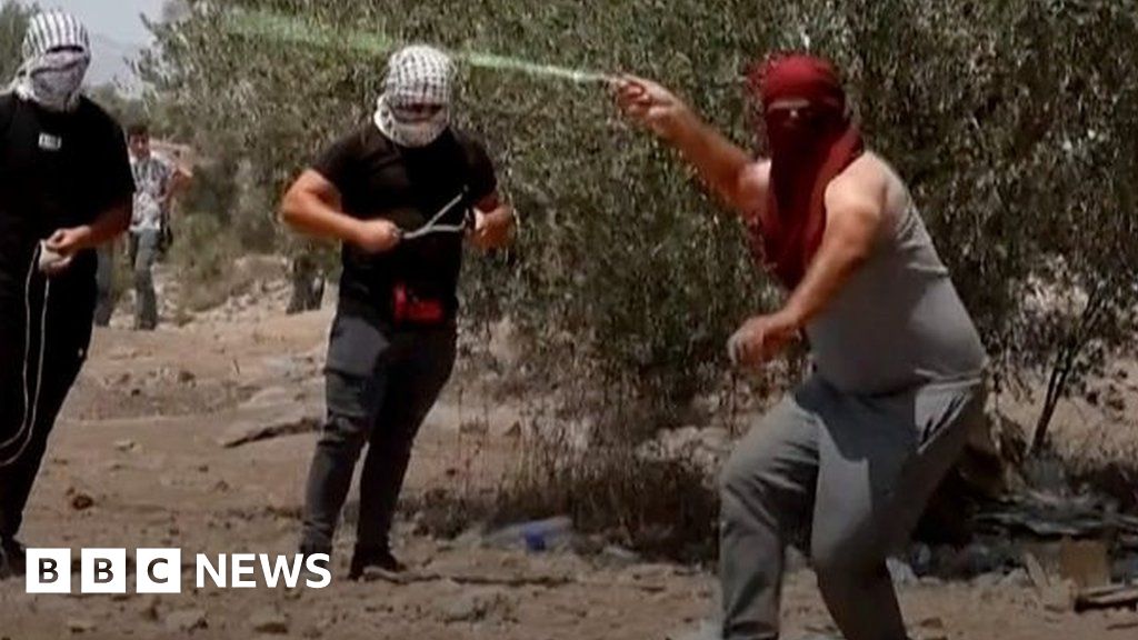 Palestinians and Israelis clash over hillside