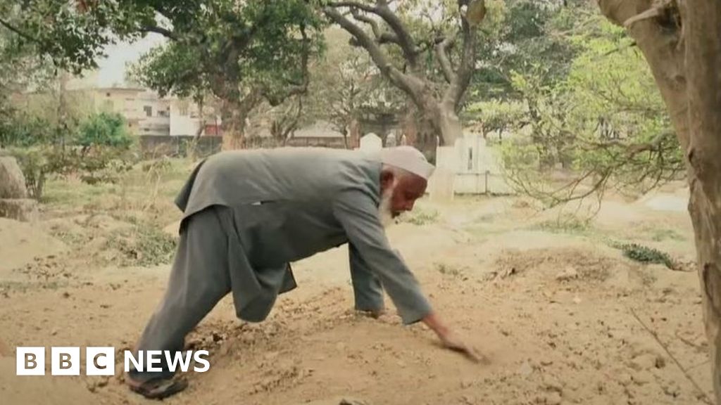 Saviour of the dead: Burying the bodies India forgets