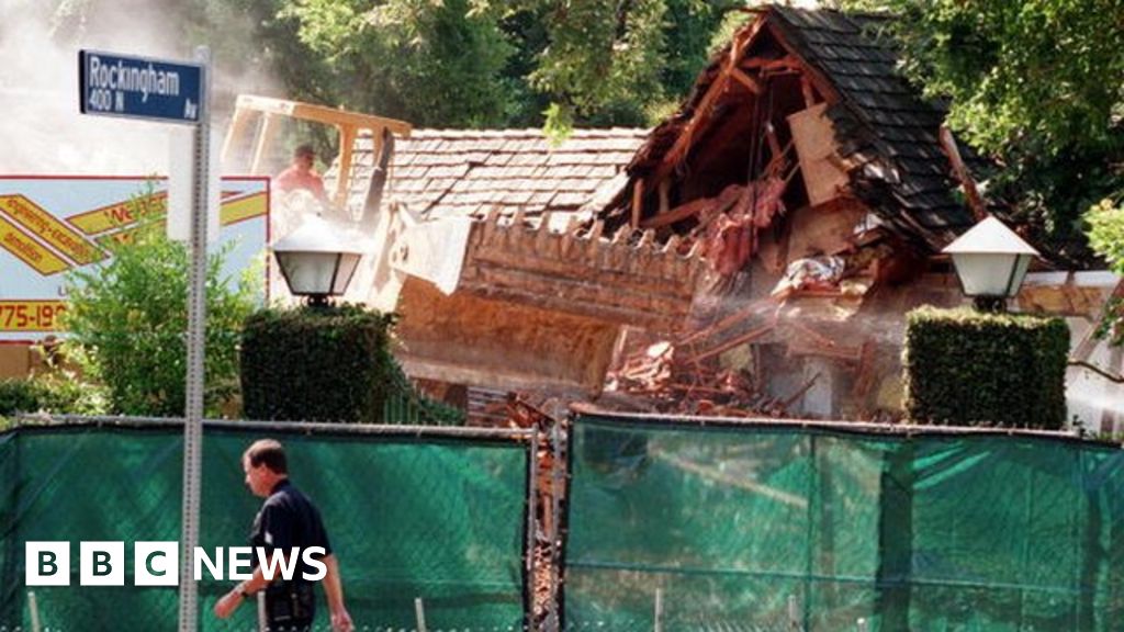 When OJ Simpson's house was bulldozed in 1998 BBC News