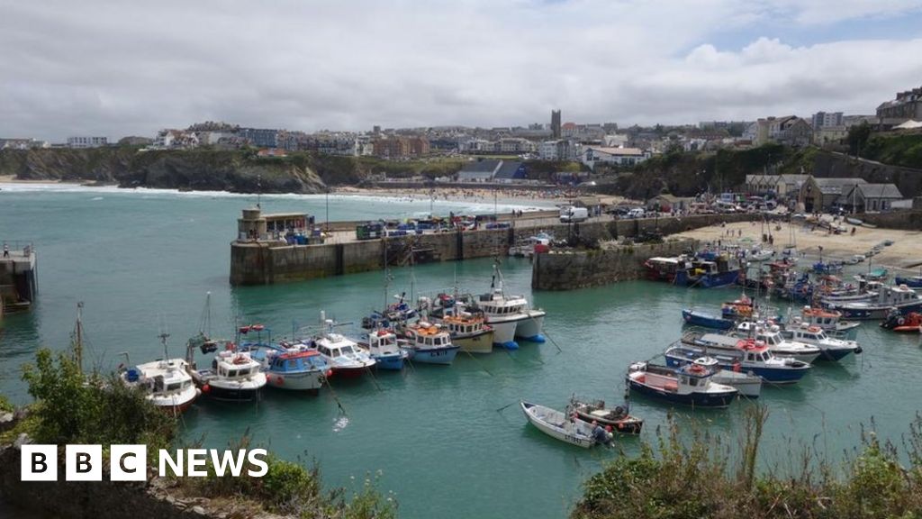 Tombstoning dangers warning from Cornwall's harbour masters