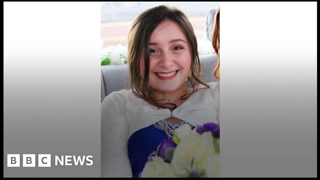 Family of Manchester Arena victim Nell Jones pay tribute - BBC News