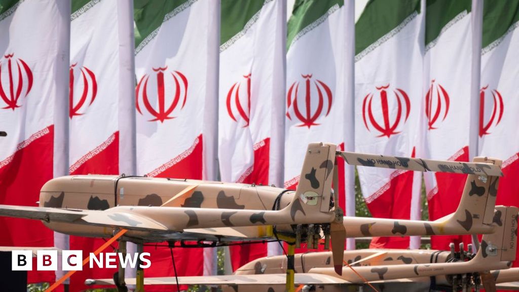 Iran sanctions: US and UK extend measures against Tehran