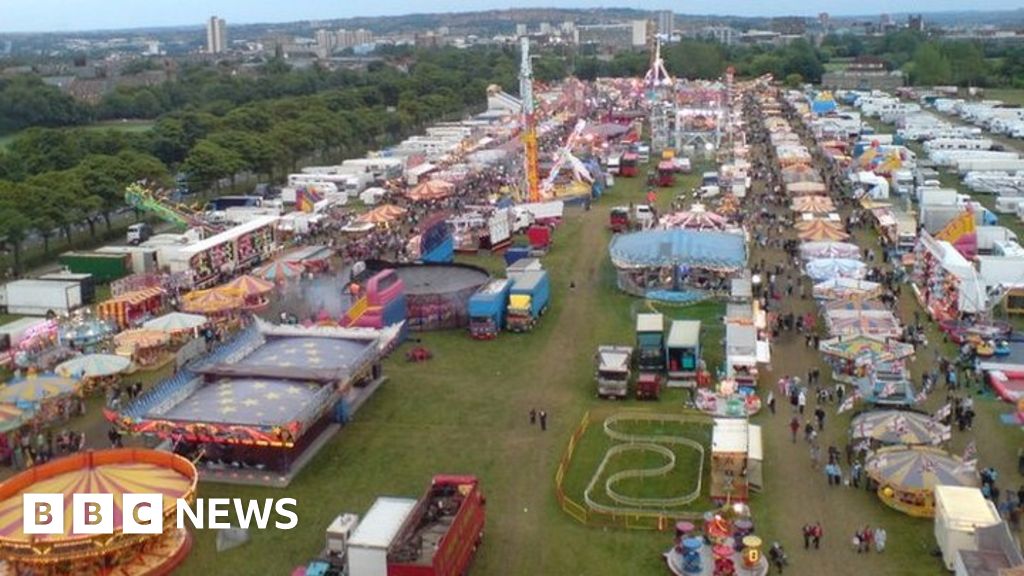 Newcastle's Hoppings fair sets up on Town Moor BBC News