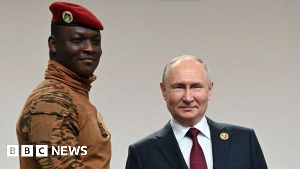 Военните лидери на Буркина Фасо подписаха споразумение с Русия за