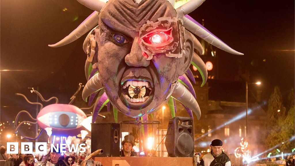 Londonderry hosts 'recordbreaking Halloween party' BBC News