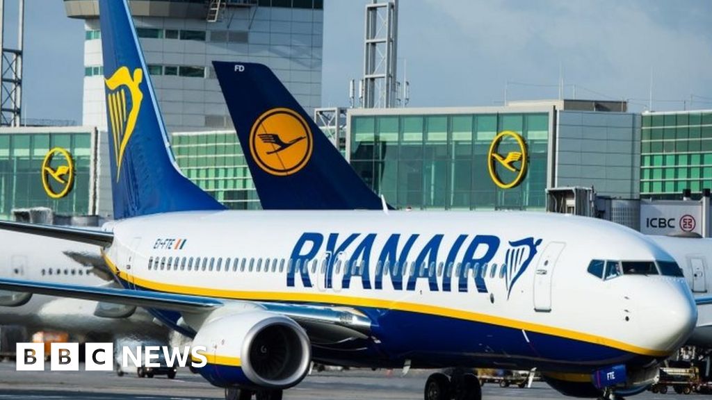 Ryanair Cancels Flights After Messing Up Pilot Holidays Bbc News