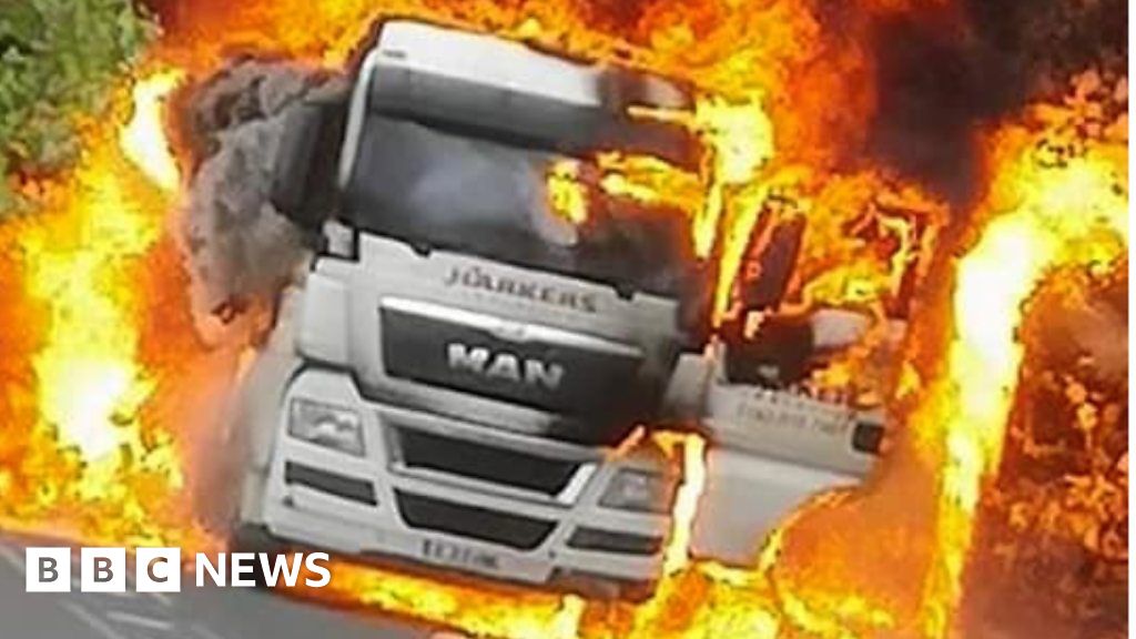 Lorry Pictured Going Up In Flames In Hampshire - BBC News