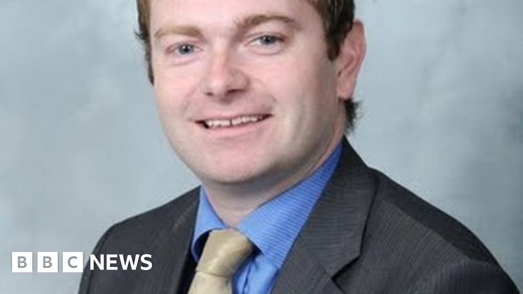 Wakefield Tory candidate Antony Calvert quits over Facebook comments thumbnail