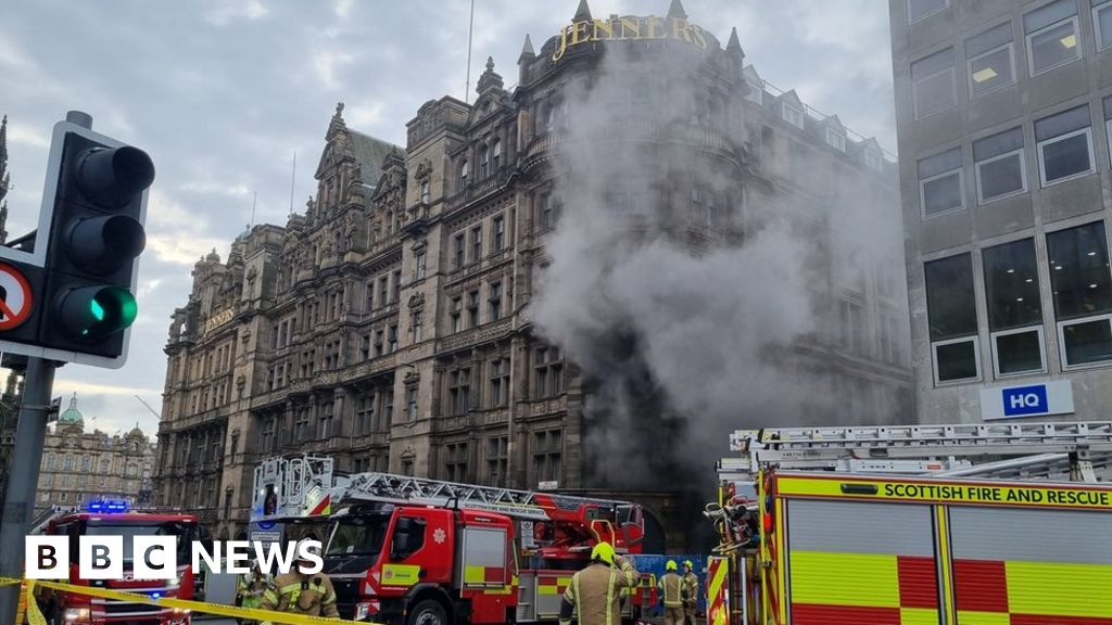 Fire breaks out in former Jenners building in Edinburgh
