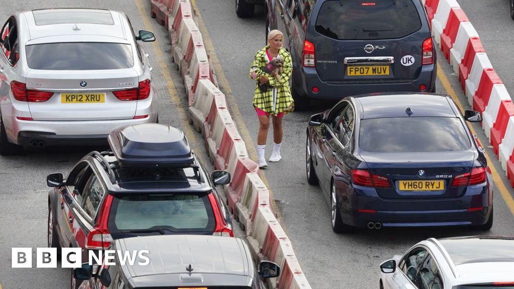 Dover and Eurotunnel queues: Travellers warned of third day of delays