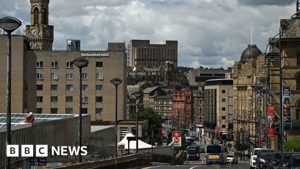 Bradford clean air zone launches - BBC News