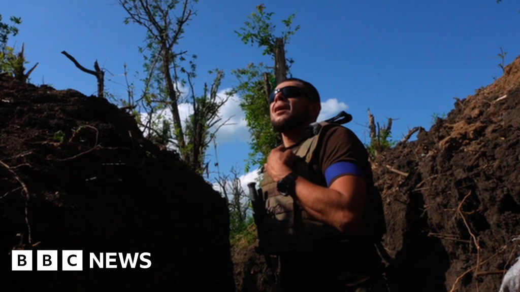 Ukraine war: BBC on the front line as Ukraine attacks Russian trenches