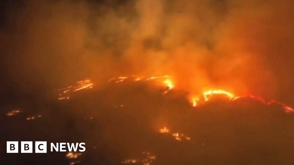 Hawaii wildfires scorched land 'like an apocalypse'