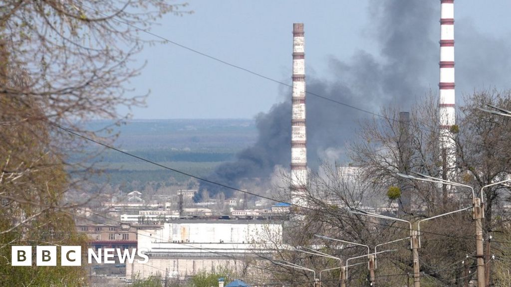 Ukraine war: Donbas tourist town braces for Russian assault