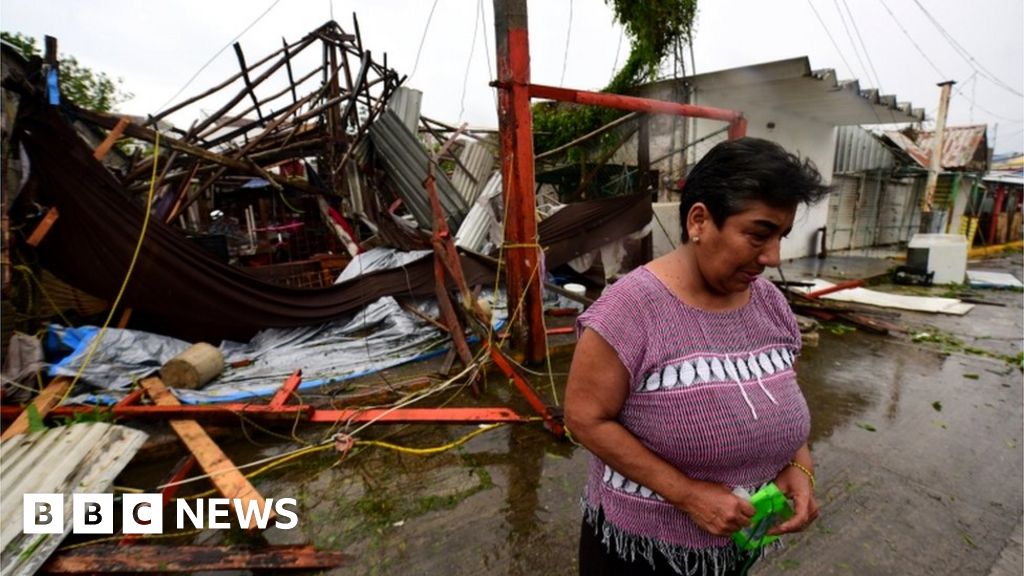 Hurricane Grace Kills Eight As It Rips Through Eastern Mexico Bbc News