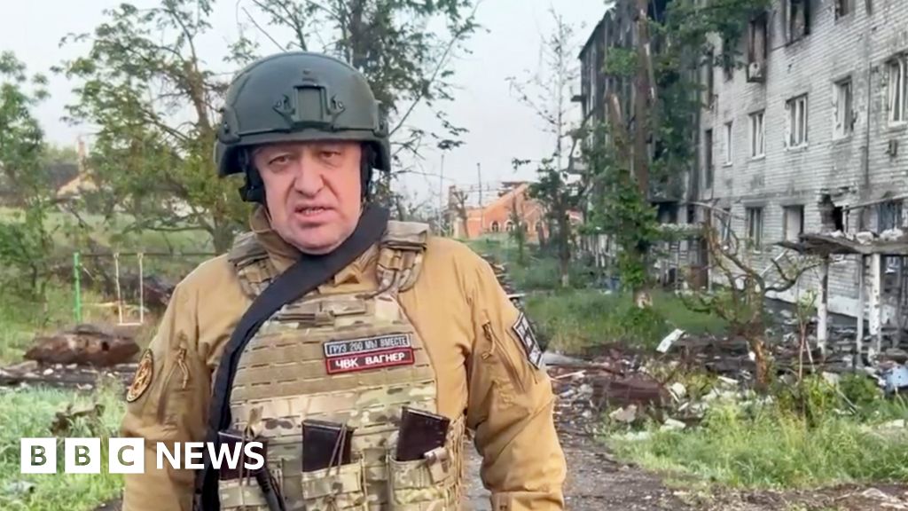 Ukraine war: Wagner says Bakhmut transfer to Russian army under way