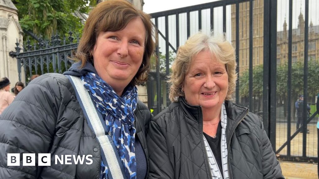 Queen Elizabeth II: East of England mourners queue for hours to see coffin