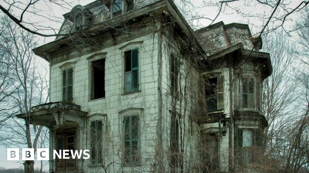 Photographing America's Creepiest Houses - BBC News