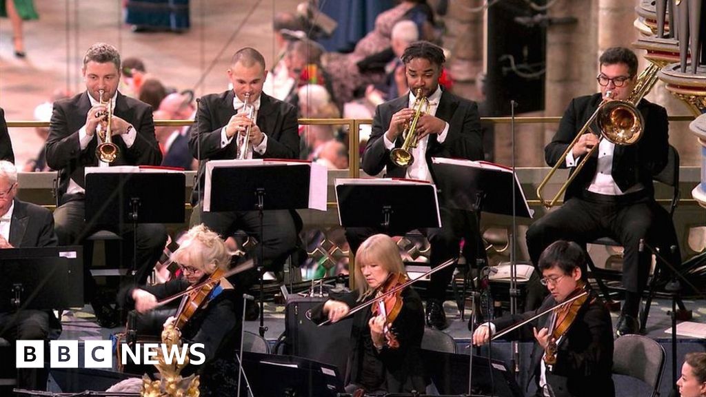 Guests entertained by music in the Abbey