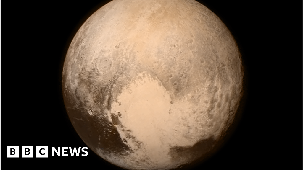 Nasa spacecraft speeds past Pluto