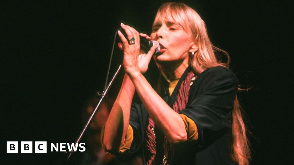 Joni Mitchell says her music upset male artists of the 1970s