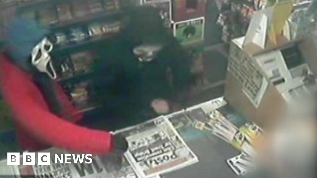 Scream Robbers Threaten Shop Staff In Nottinghamshire Bbc News