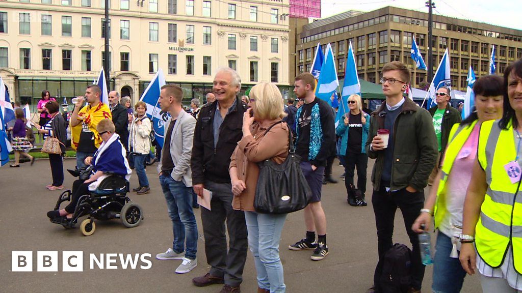 Independence rally in Glasgow's George Square - BBC News