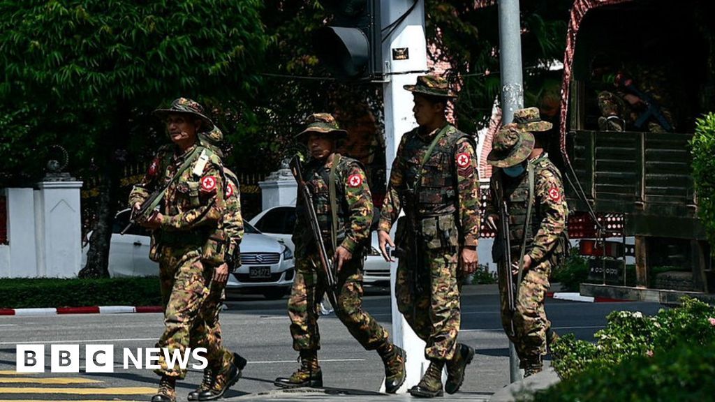 Военното правителство на Мианмар прилага закона за наборната военна служба