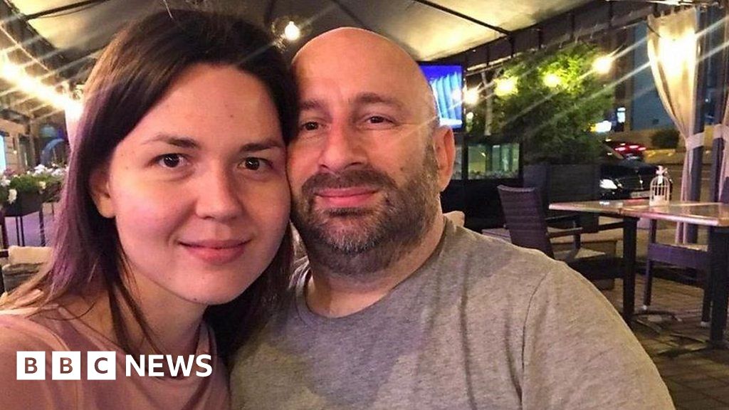 Ukraine: Couple fleeing invasion stranded at Polish border