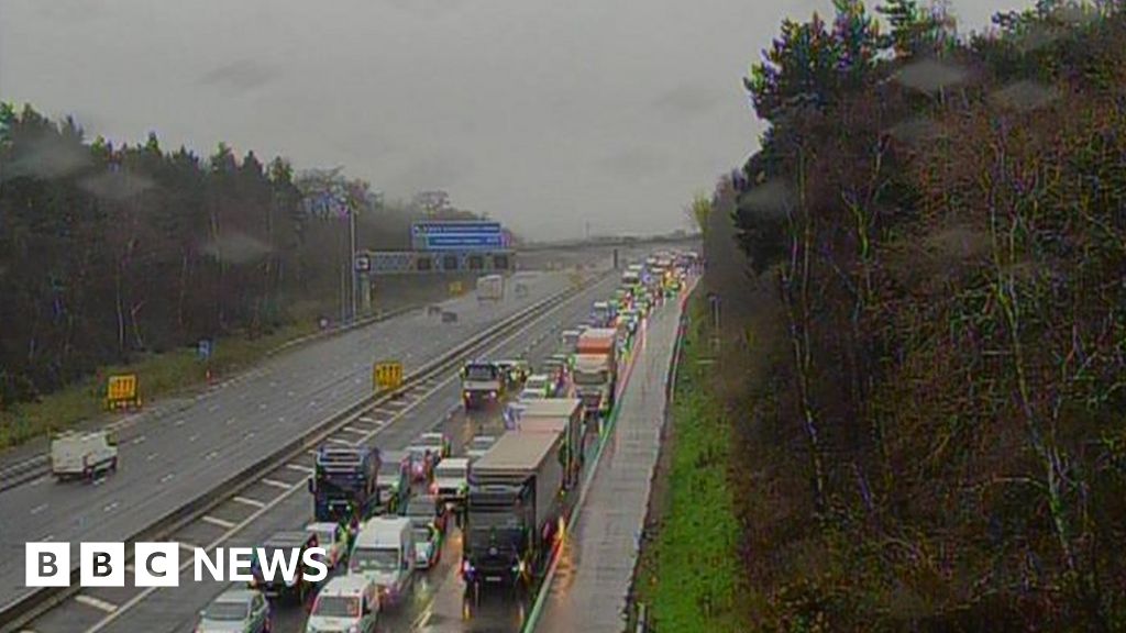 M27 Lorry driver dies after crash near Southampton BBC News