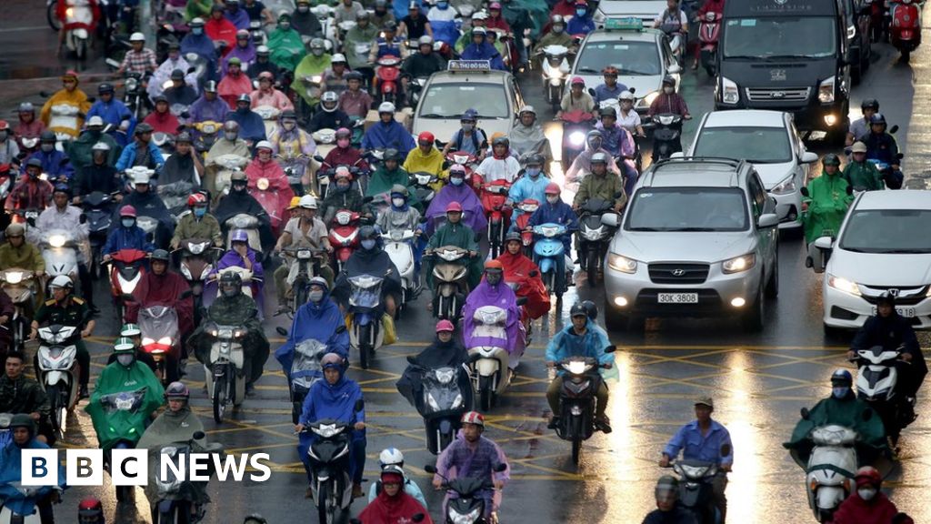  Hanoi  plan to ban  motorbikes  by 2030 to combat pollution 