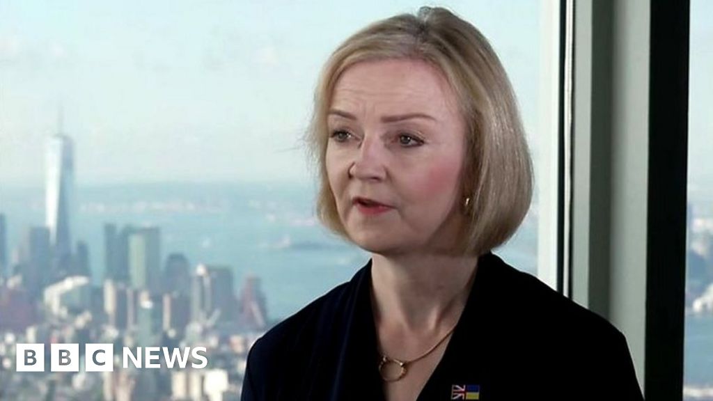 Liz Truss defends plan to lift cap on bankers bonuses