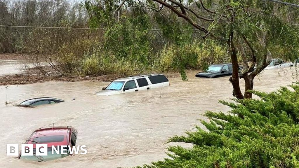 Millions at risk of flooding as fierce storm lashes California - BBC