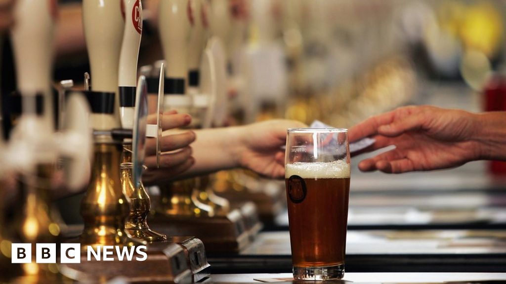 Coronavirus Twentysix Irish pubs may face prosecution