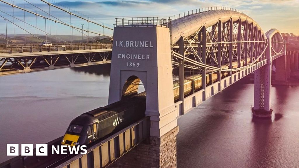 Cornish train technician's 'sublime' sunrise shot makes calendar cover