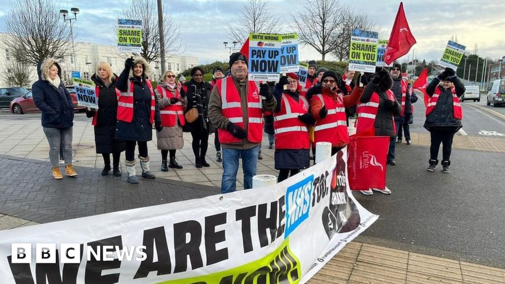 Dudley Group NHS Trust contract staff on strike again over bonuses