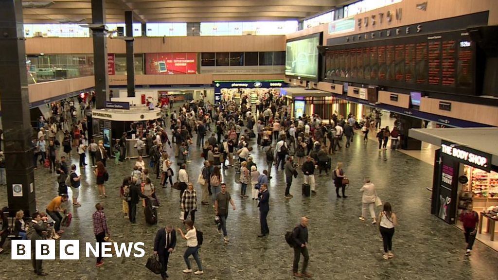 London Euston station closes for first of three weekends - BBC News