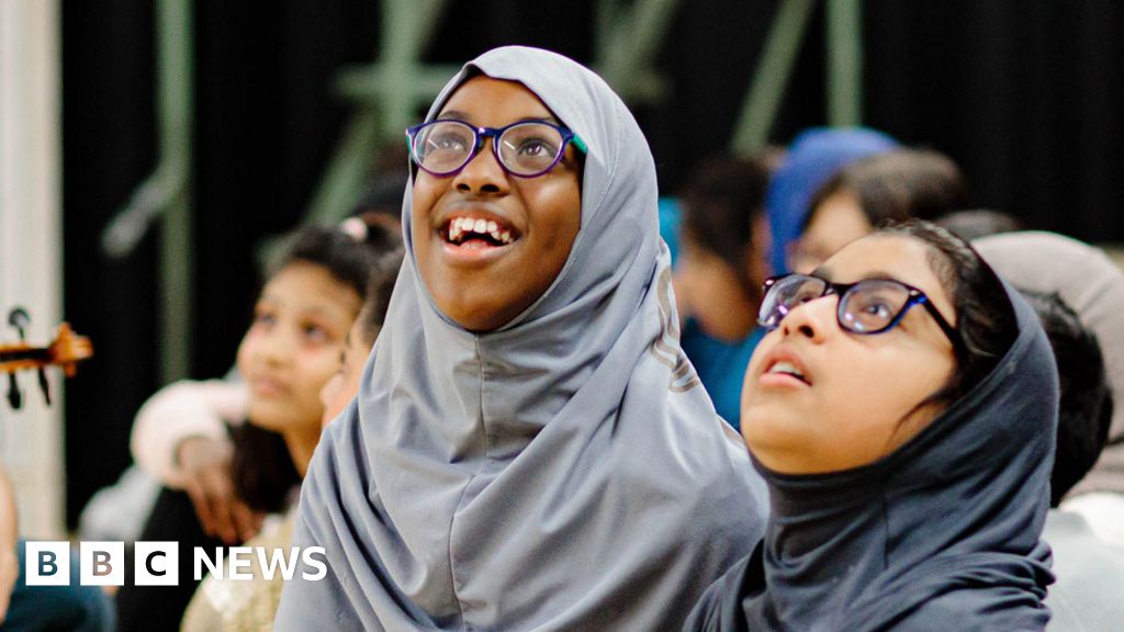 RSC expands scheme to give children skills through Shakespeare