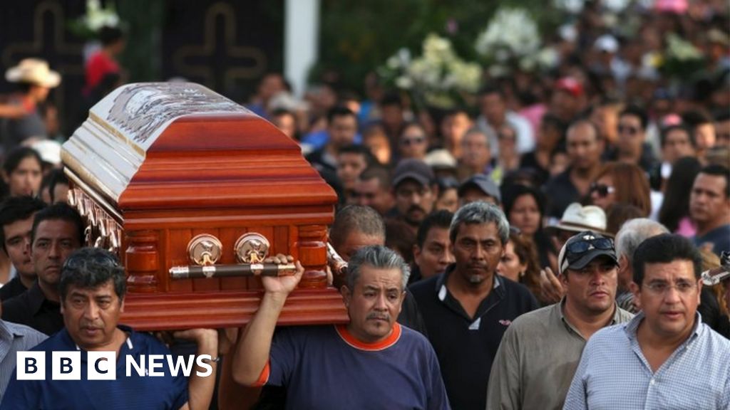 Mexico mayor shooting: Morelos governor takes over local police - BBC News